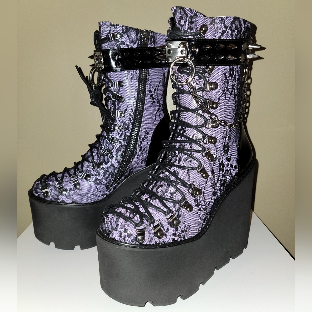 Traitor Boots Widow Haunted BRAND NEW Size 10